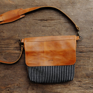 La Raiz Cross Body Bag