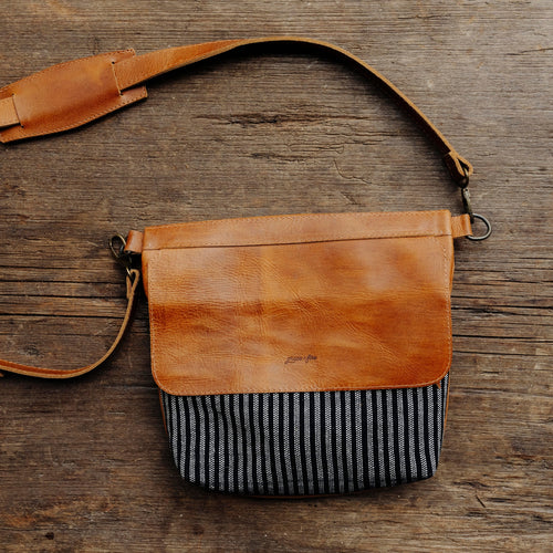 La Raiz Cross Body Bag