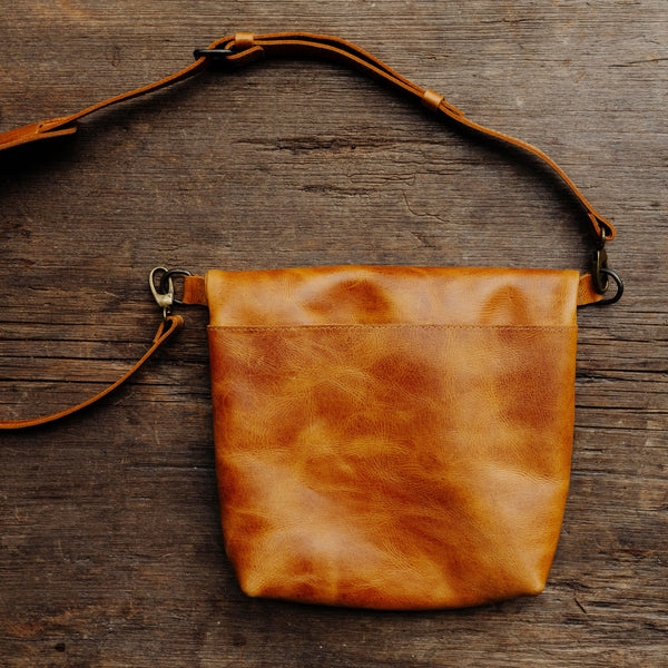 La Raiz Cross Body Bag