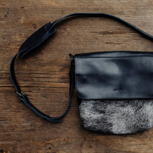 La Raiz Cross Body Bag