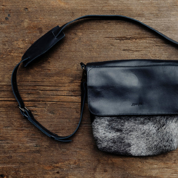 La Raiz Cross Body Bag