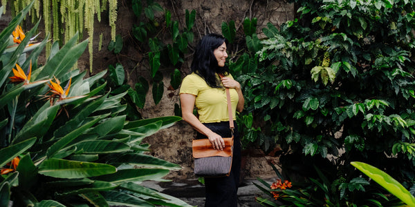 La Raiz Cross Body Bag