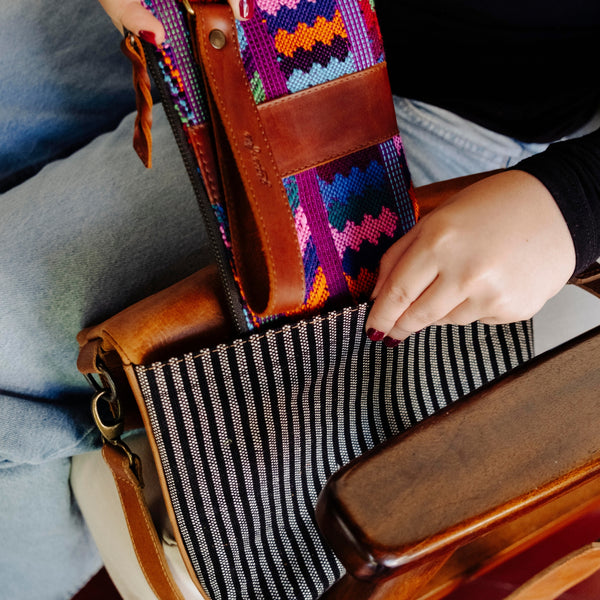 La Raiz Cross Body Bag