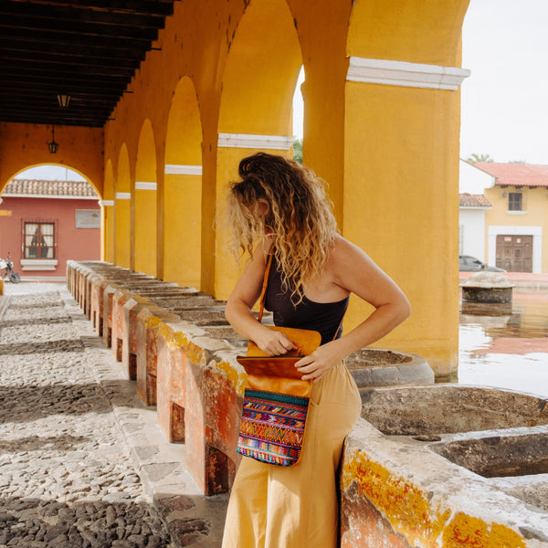 La Raiz Cross Body Bag