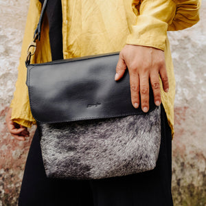 La Raiz Cross Body Bag