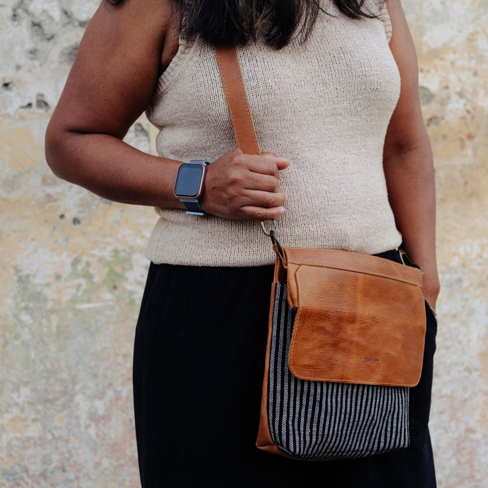 La Raiz Cross Body Bag