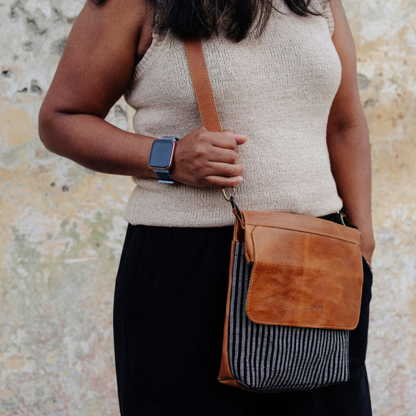 La Raiz Cross Body Bag